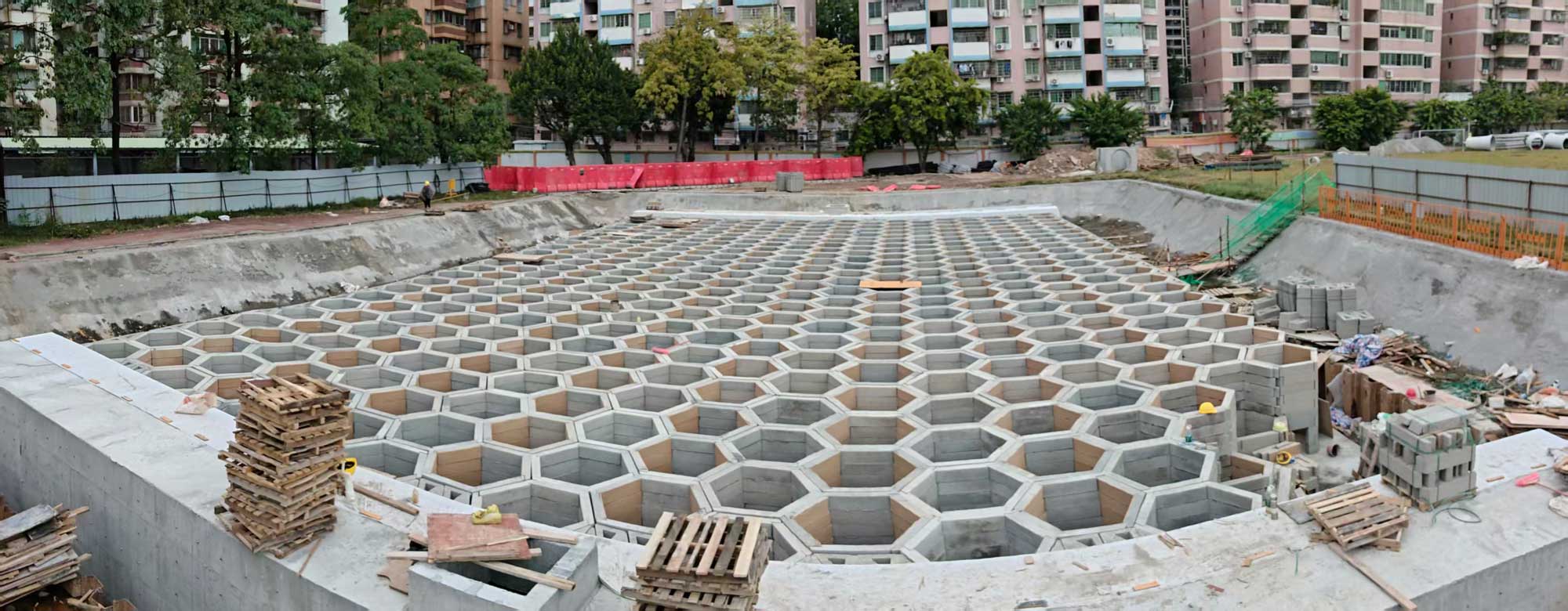 硅砂模块雨水收集池工程全景，地下大型蜂窝状蓄水矩阵模块化施工完工实景