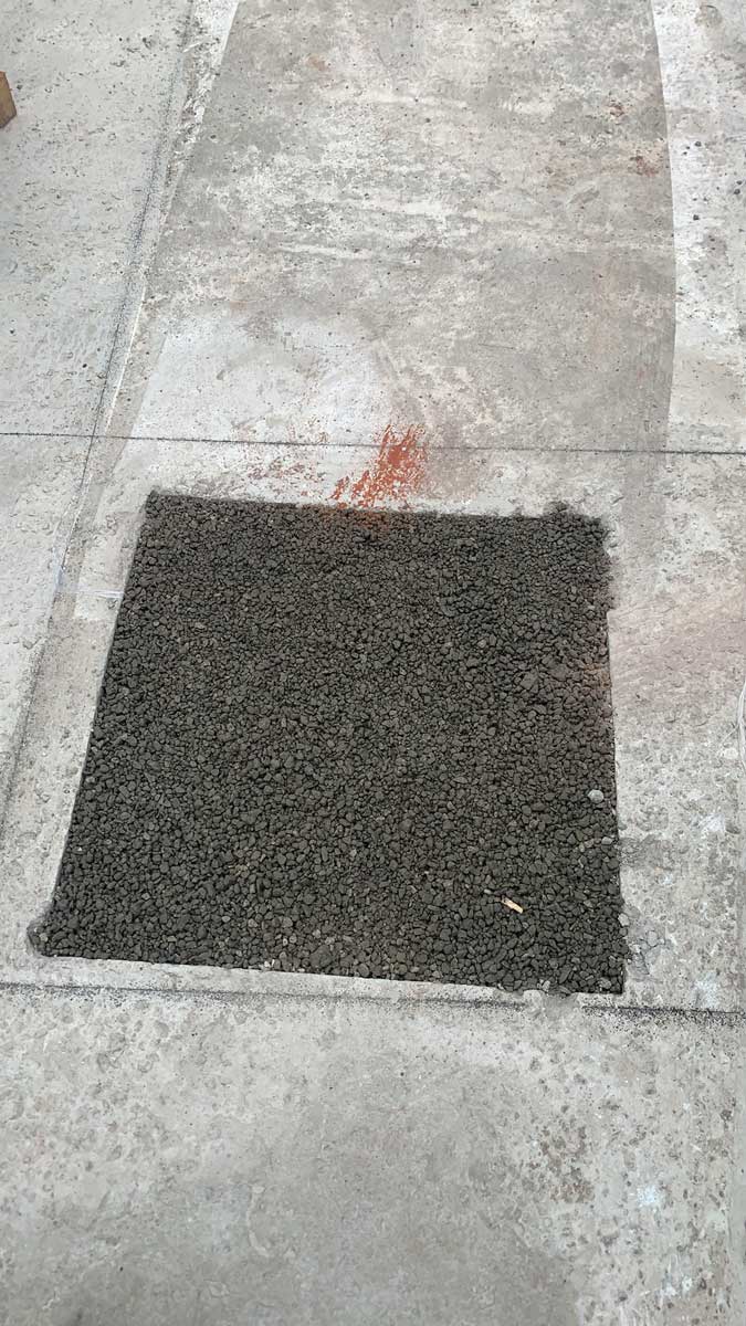 硅砂雨水收集池施工:地基预留透水孔位中的透气防渗砂细节展示 硅砂雨水收集池施工:地基预留透水孔位中的透气防渗砂细节展示