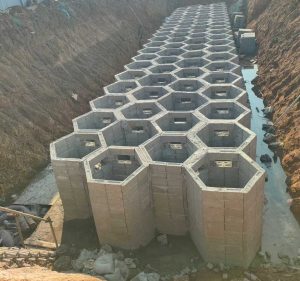 广东硅砂雨水收集池的使用寿命一般是多久？需要后期维护吗？