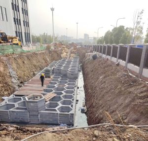 雨水收集系统维护麻烦吗？硅砂雨水收集池对比传统系统的优势解析