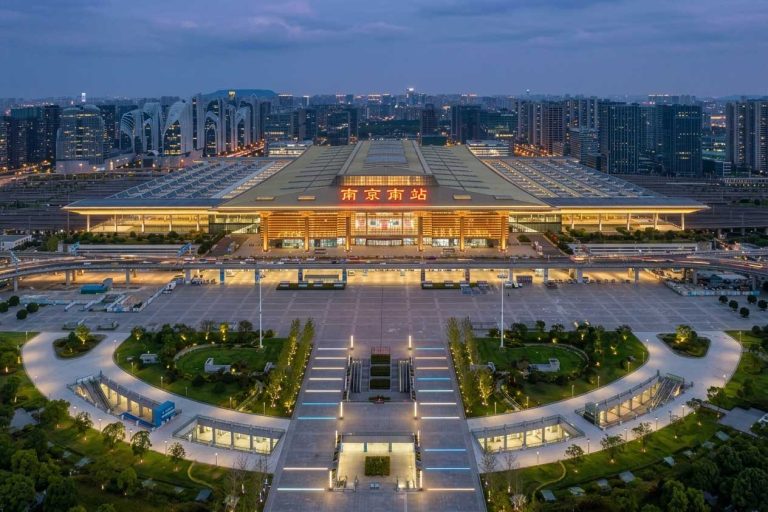 南京南站站前广场案例解析：超大客流量区域的地下雨水调蓄与防涝设计