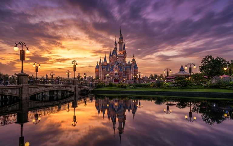 解析上海迪士尼度假区雨水生态系统：人工湖、湿地与雨水收集的闭环设计